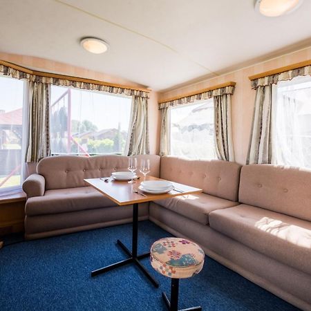 Rowyhills Villa รอวี ภายนอก รูปภาพ